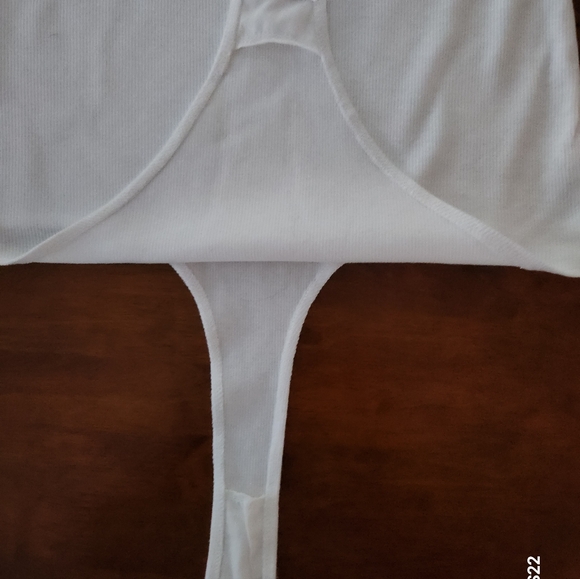 7 For All Mankind White Ribbed Bodysuits Size M Sleeveless Size L Elbow Short - Picture 13 of 16